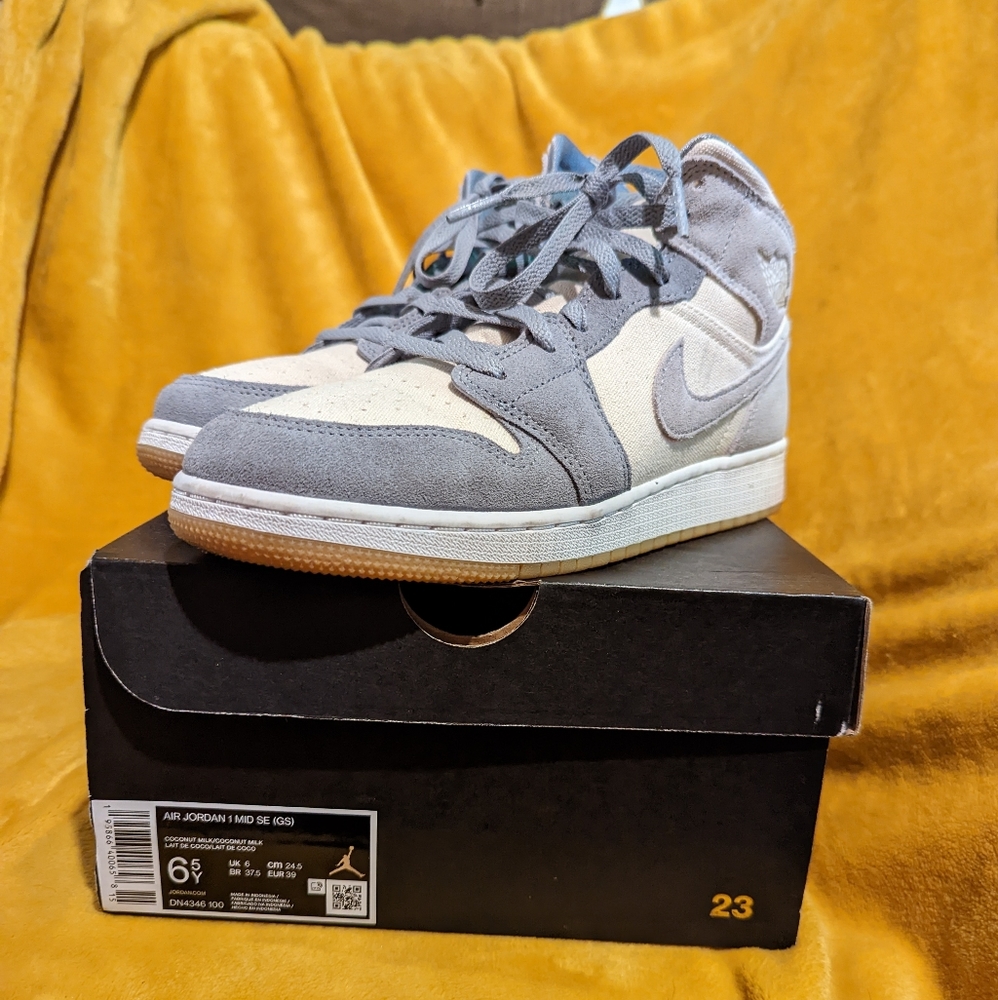 Nike Jordan Mid